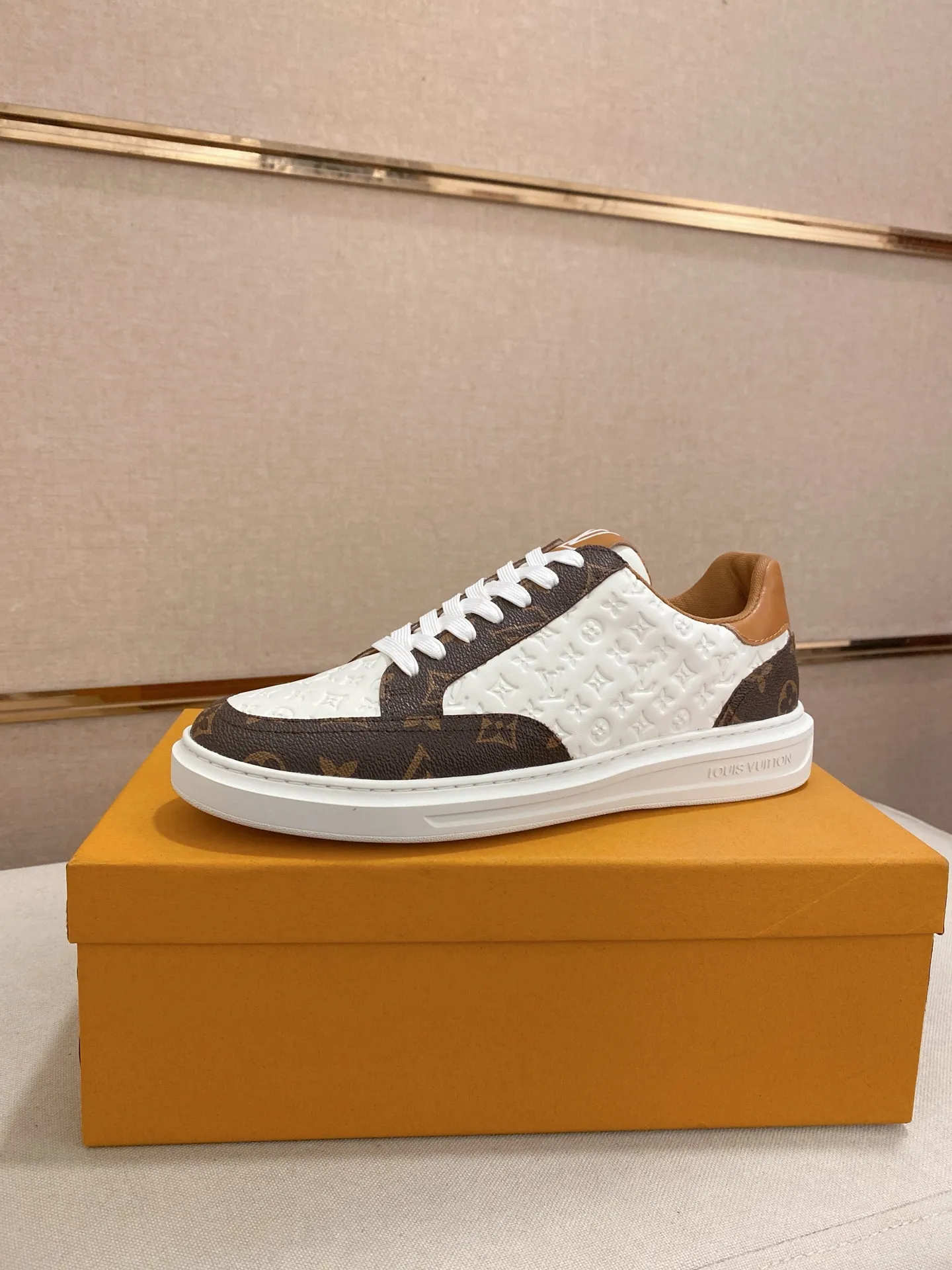 Men's shoes💰:420💰🇮🇹🇮🇹LV Louis Vuitton. The latest trendy casual shoes are popular in physical stores in sizes 38-44. New spring and summer comfortable imported custom original cowhide, unique jacquard fabric element design. Paired with sheepskin lining, Lv original bottom, [taiyang][taiyang] high-end packaging and high quality💪Details determine the quality, you can enter and leave the counter at will, welcome to compare🇮🇹